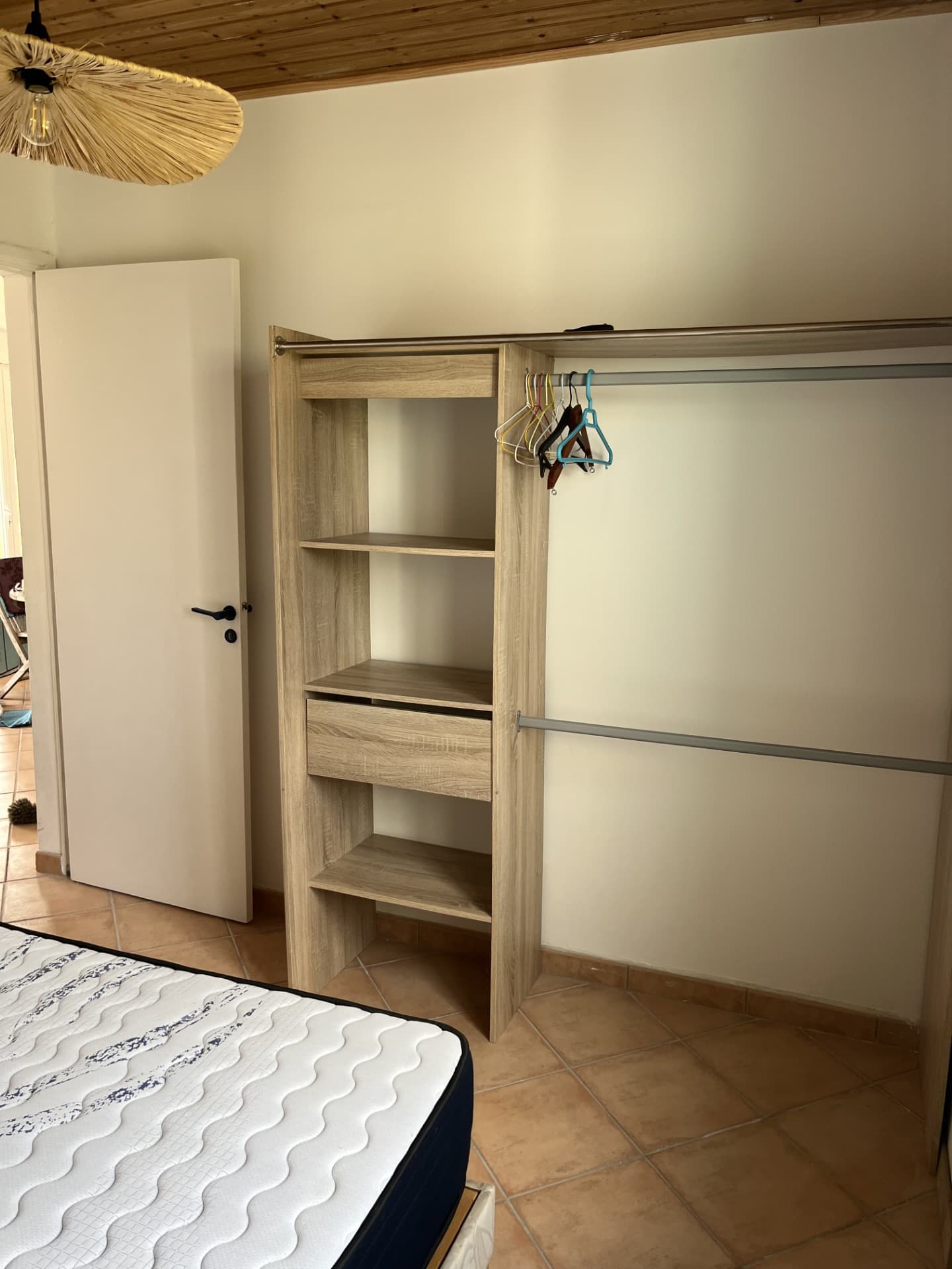 Chambre 1 dressing