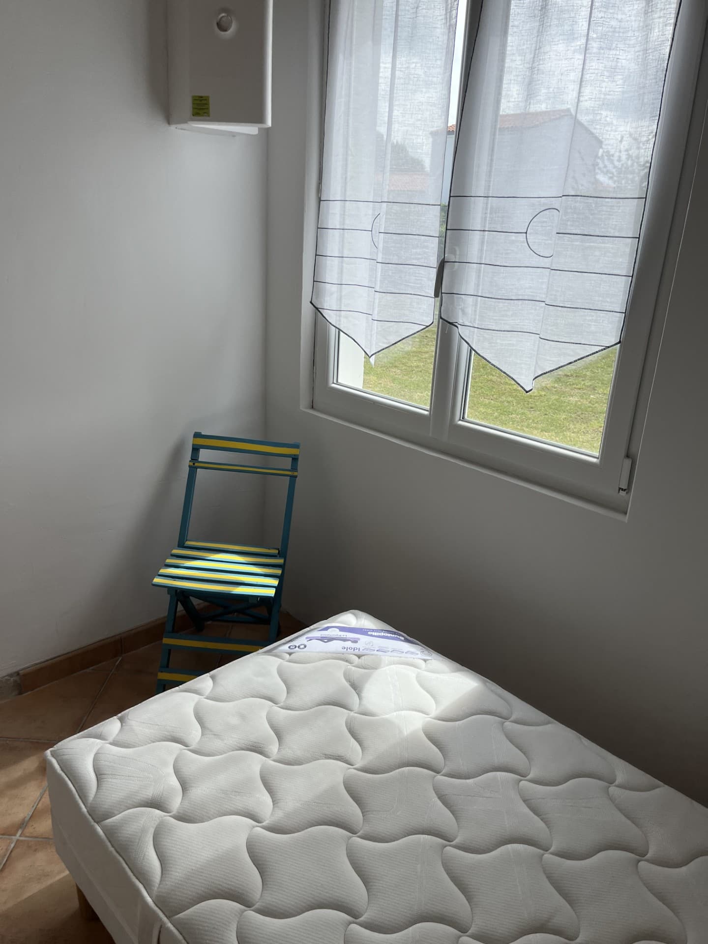 Chambre 3 vue fenêtre